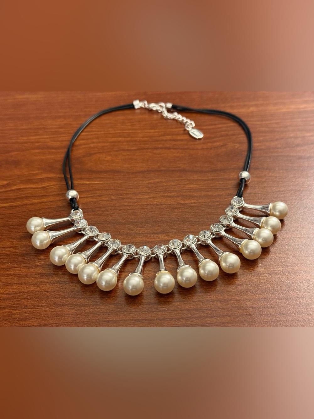 Elegant Pearl Drop Necklace in Cream